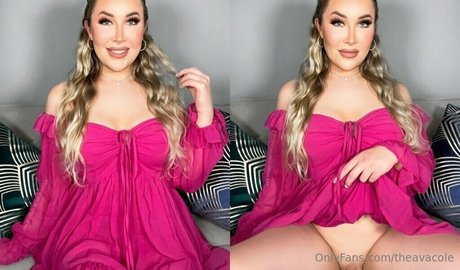 theavacole free model photo