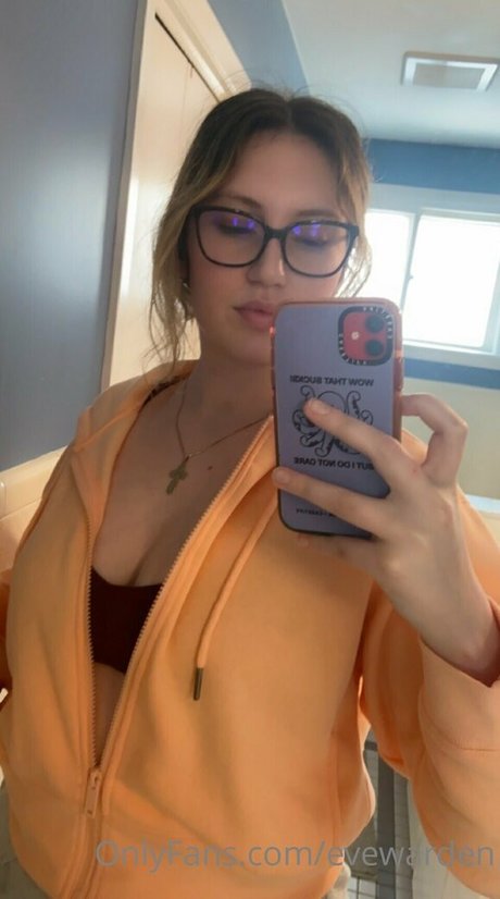 evewarden star nude picture