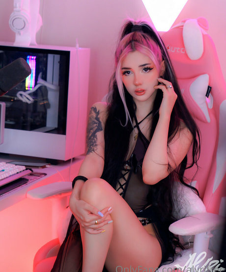 alyrifree pornstar erotic photo