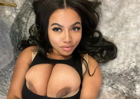 lailathebrat erotic star photo