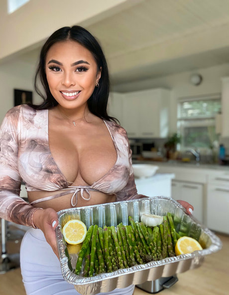 lindavo pornstar exclusive pictures