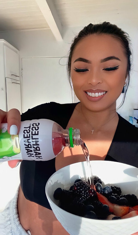 lindavo model adult photos