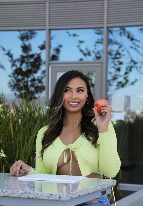 lindavo star porn image