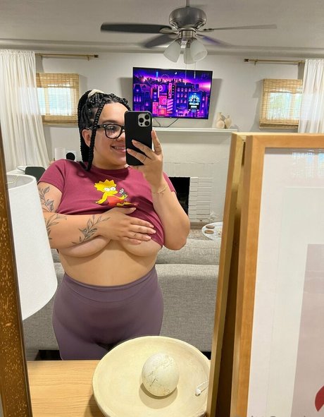 Britt Cuadra exclusive star images