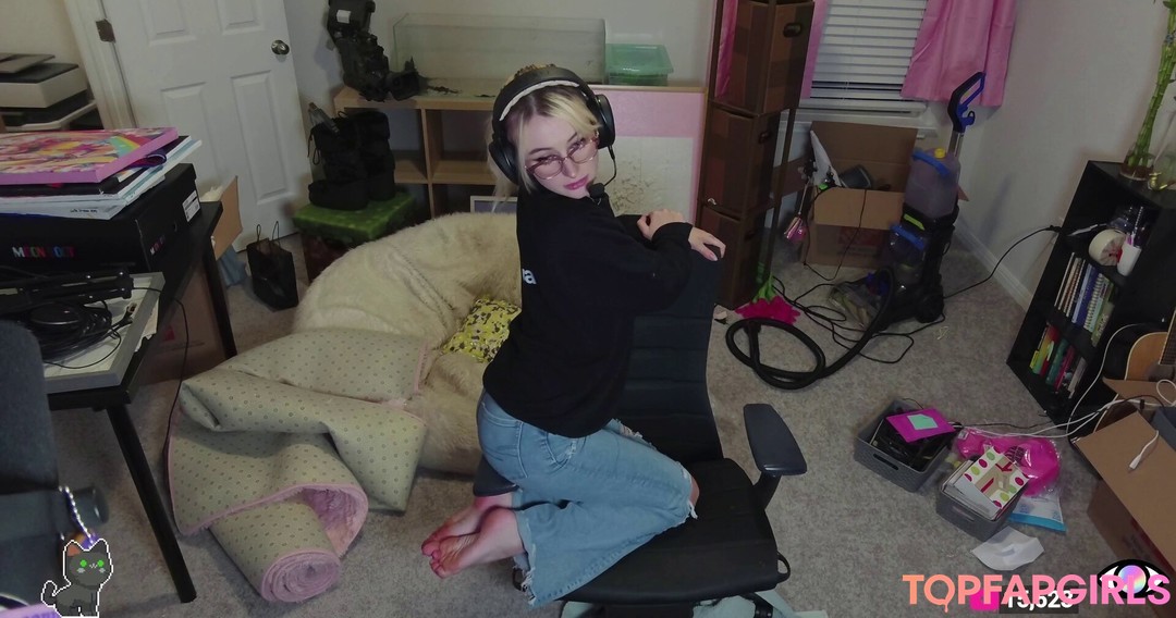 Adrianah Lee erotic star images