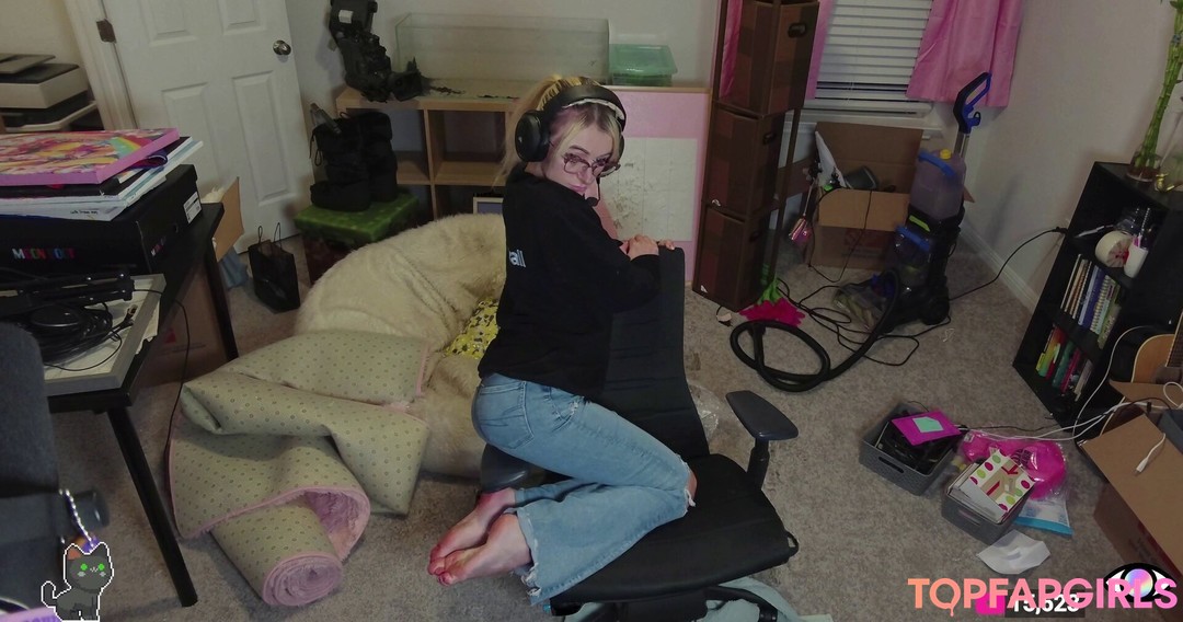 Adrianah Lee model hot pictures