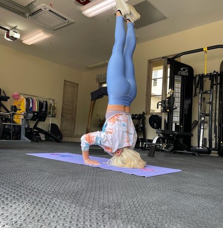 shemale handjob onlyfans hot sex archive