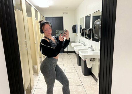 delaneyshort model sex img