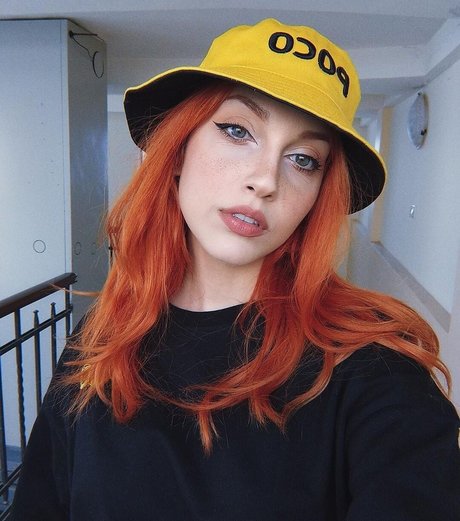 Mona Schon star hd gallery