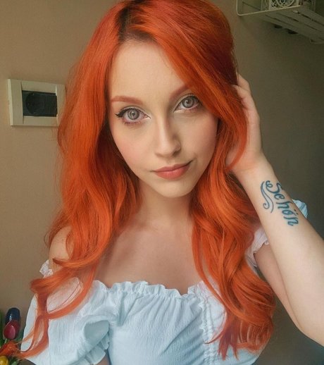 Mona Schon xxx actress pics