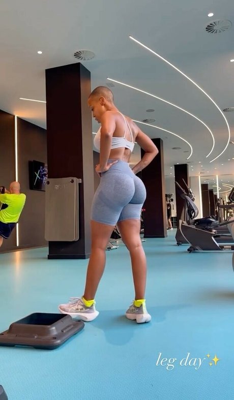 Noemilk xxx star photos