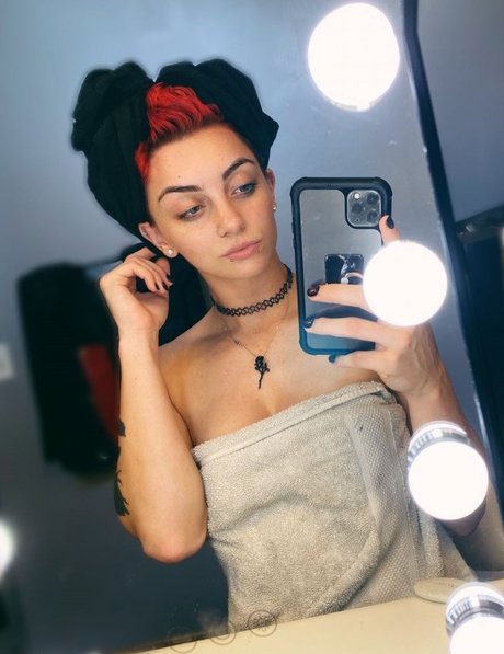 GiGi Dolan star exclusive photo