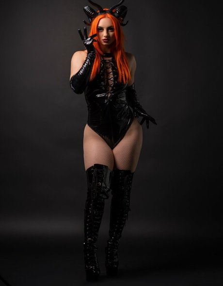 GiGi Dolan star exclusive archive