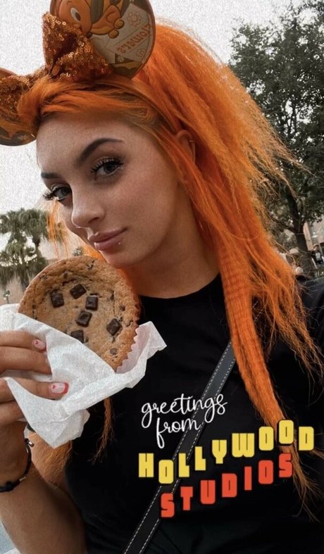 GiGi Dolan hot star gallery