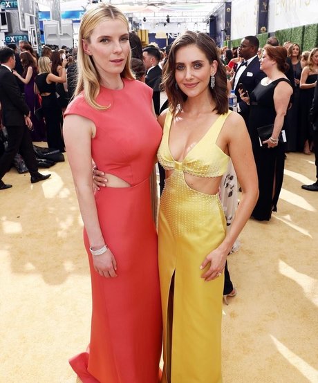 Betty Gilpin model porn pic