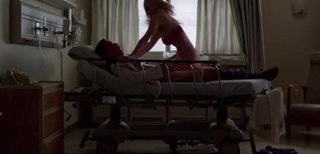 Betty Gilpin high quality star photos