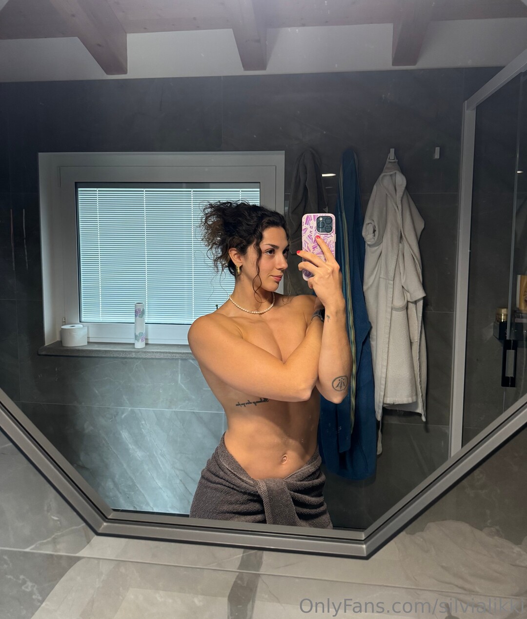 silvialikki model art galleries