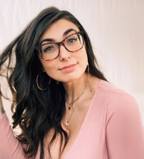 dailyvitaminb exclusive model images