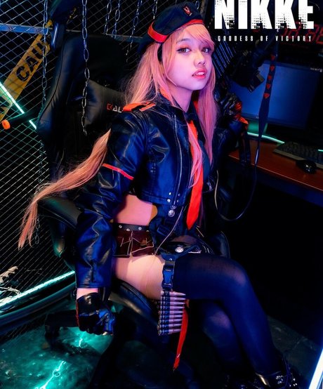 raisoftwi naked model photo