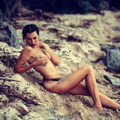 Femdomsasha model pretty img