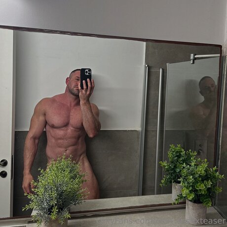 Elon Essexteaser high quality model pic