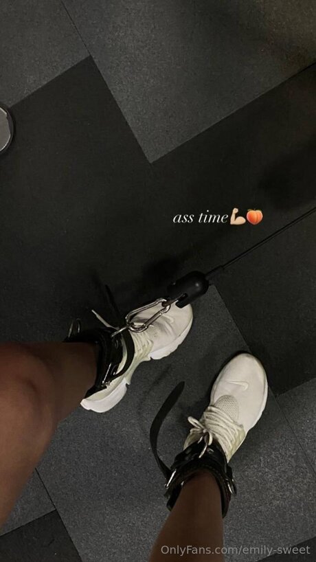 Emily Sweet sexy pornstar photo