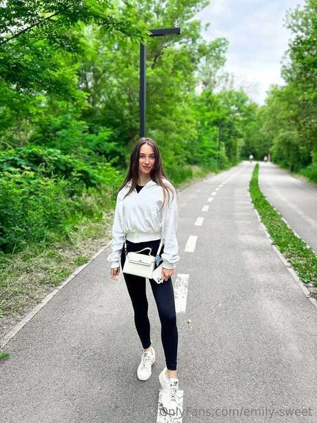 Emily Sweet pornstar naked image