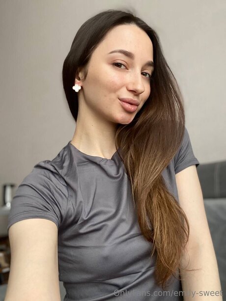 Emily Sweet pornstar nude archive