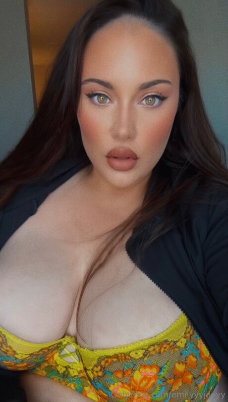 Emilyyyjayyy pornstar erotic picture