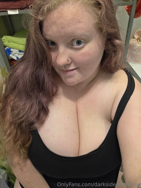 Darksideoflittlered top model img