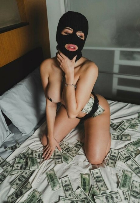 Thay Lupi hot actress images