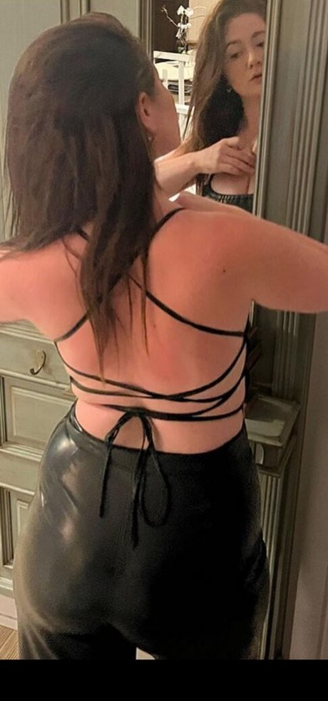 Emma Kenney star xxx pictures