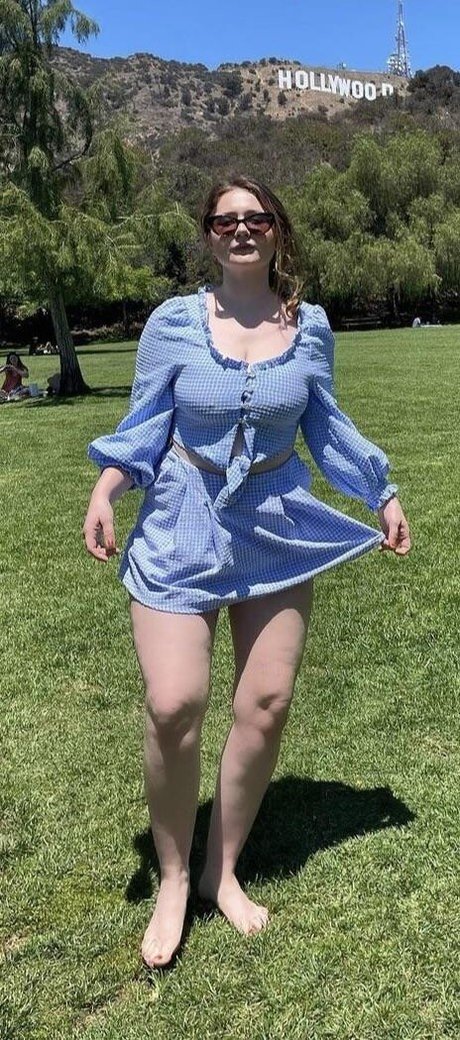 Emma Kenney nice model photos