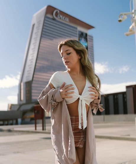 Lauren Brooks top star images