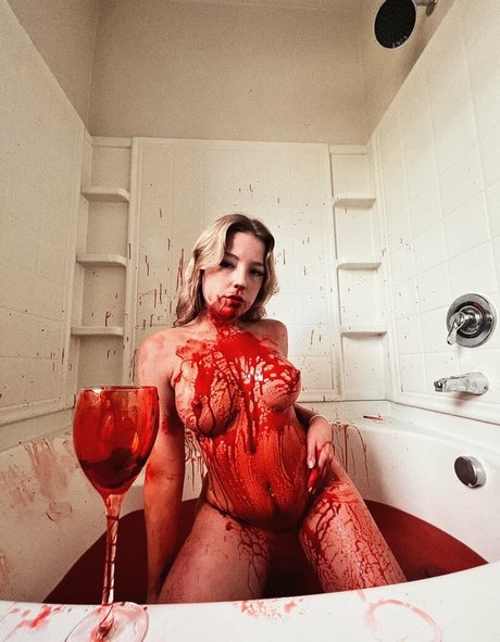 Lauren Brooks naked star img