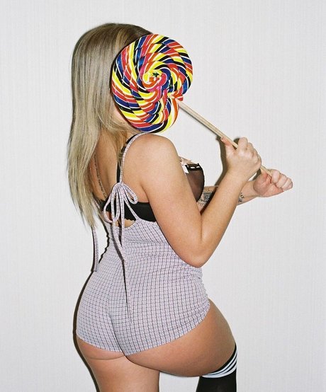 Lauren Brooks pretty model gallery