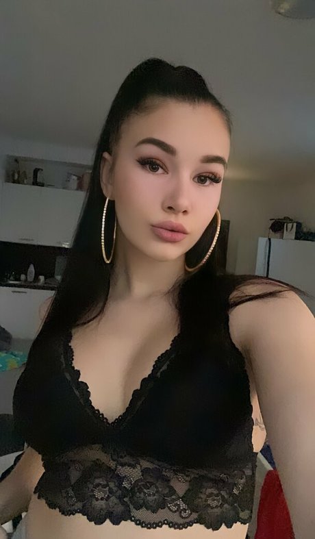 babe brunette onlyfans erotic gallery