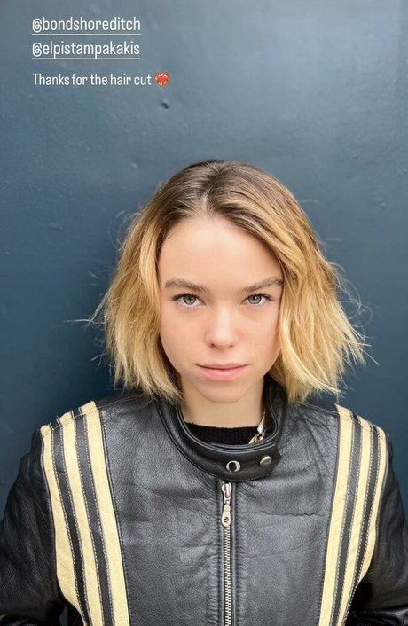 Milly Alcock nice model picture