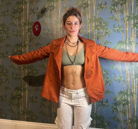 Miss Manganese ASMR nude pornstar photo