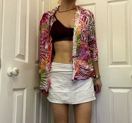 Miss Manganese ASMR model erotic image