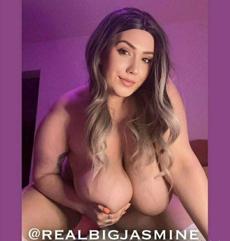 bustylola top star pic