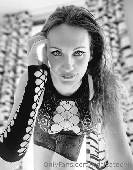 Damdamlive pornographic model image