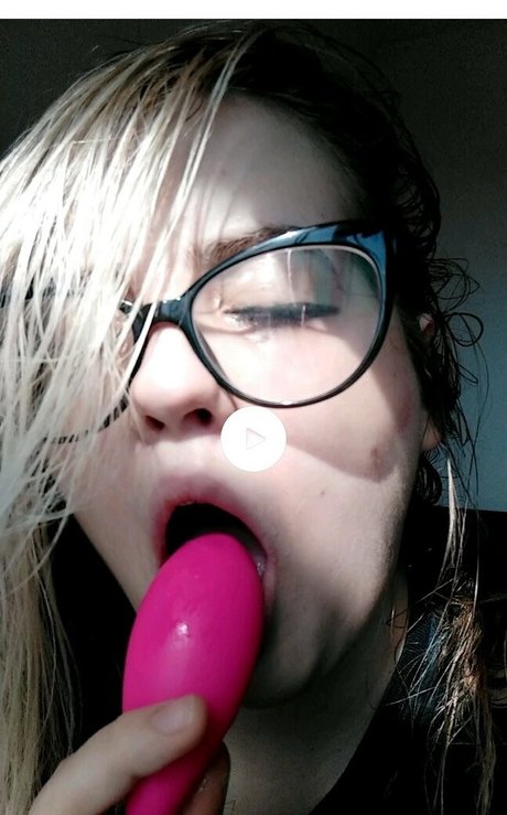 Lissaviip model naked picture