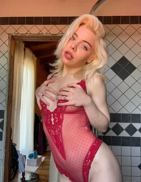blonde babe onlyfans porn archive