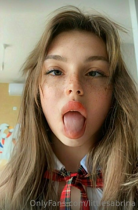 littlesabrina exclusive model picture