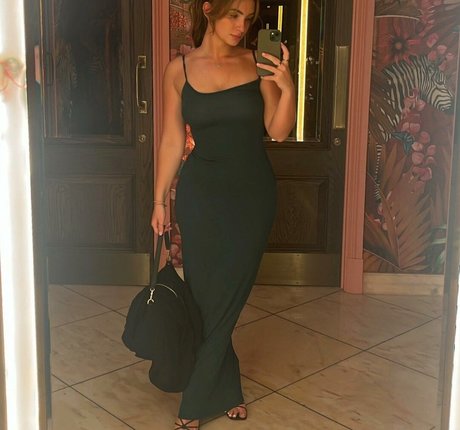 Rosie Bentham nice model img