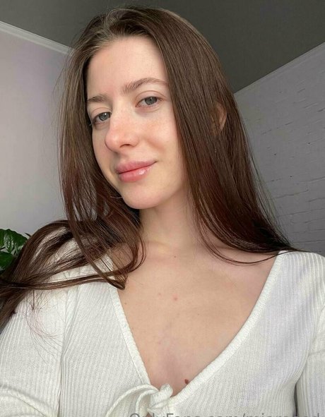 miareeed pornographic model pic