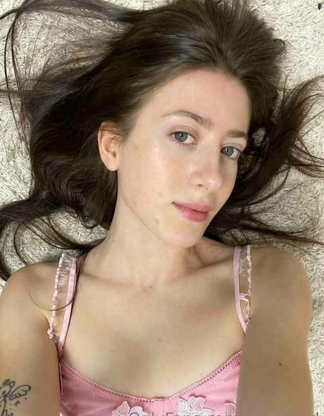 miareeed hot star photos