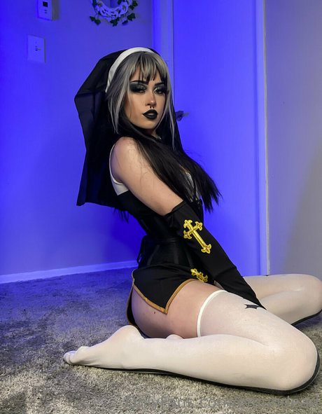 emundead adult actress photos