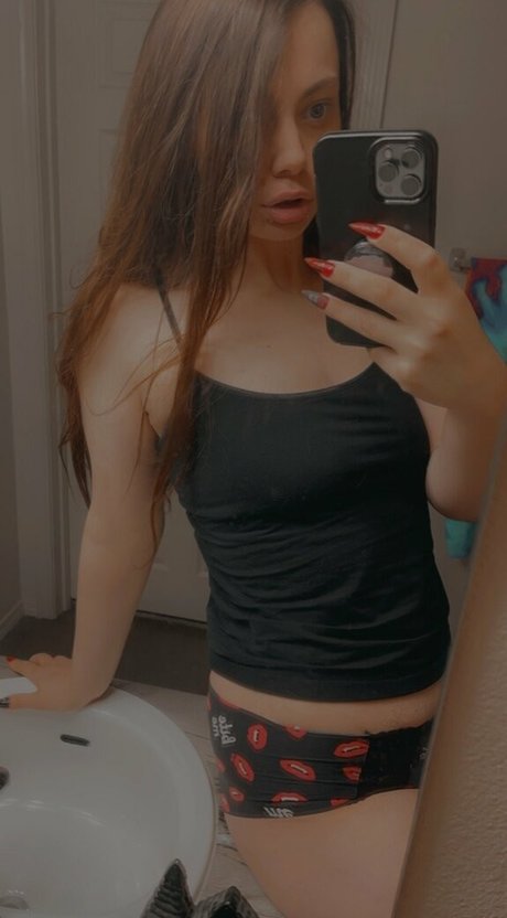 famous nude onlyfans exclusive gallery